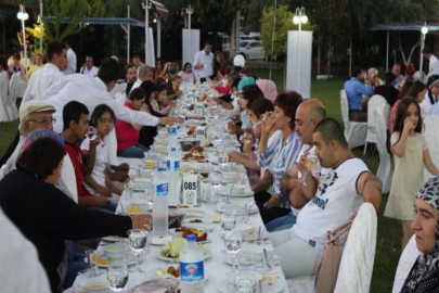 Down sendromlu çocuklar ve aileleri iftarda buluştu