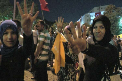 Türklerle Suriyeliler el ele demokrasi nöbetinde