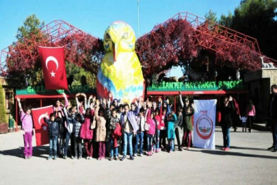 Öğrenciler hayvanat bahçesini gezdi