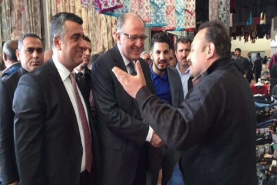Koçer, kapı kapı dolaşarak referandumu anlatıyor