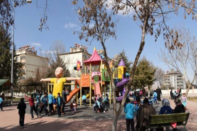 Parklara bakım onarım yapılıyor