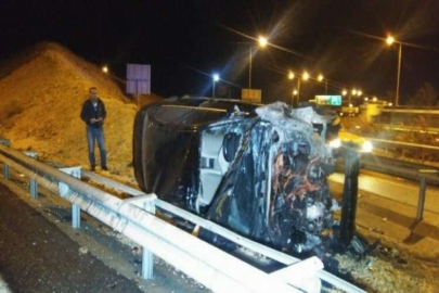 Gaziantep'te yoldan çıkan otomobil alev aldı