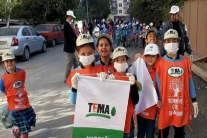 Yavru tema gönülleri okul çevresinde çöp topladı
