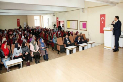 Fadıloğlu, öğrencilerle kariyer günlerinde buluştu
