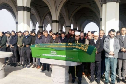 Halı sahada ölen öğretmen gözyaşlarıyla uğurlandı