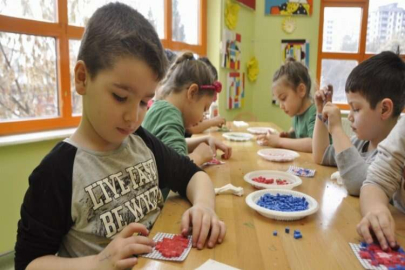 GKV'li minikler mozaik yapmayı öğreniyor