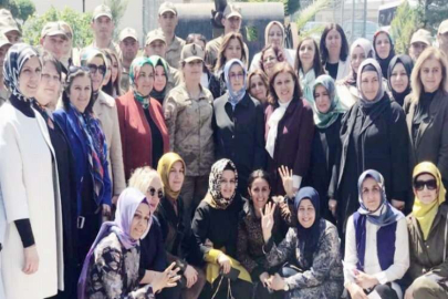 AK KADINLARDAN MEHMETÇİĞE DESTEK