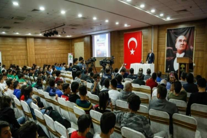 ERSUN YANAL ANLATTI, FUTBOLSEVERLER DİNLEDİ