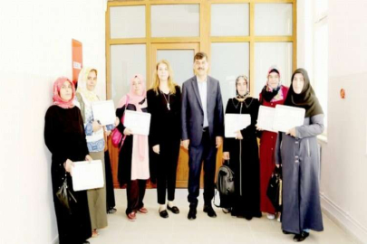 Okuma yazma öğrenen 93 kursiyer, sertifika heyecanı yaşadı