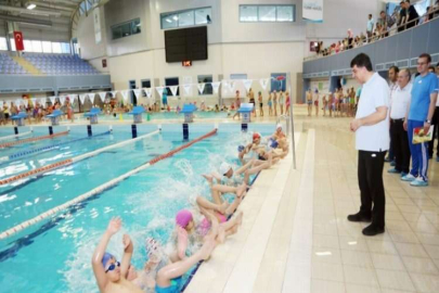 Alleben yüzme havuzunda yaz spor okulu coşkusu