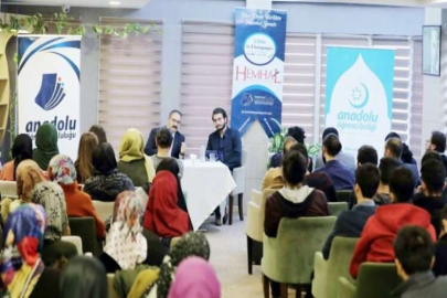 REKTÖR PROF. DR. GÜR ÖĞRENCİLERLE BULUŞTU