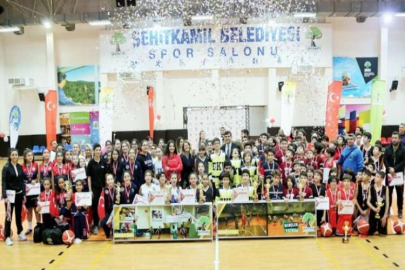 330 potanın perisi ve dev adamları ödüllerini törenle aldılar