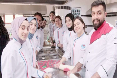 KADINLAR GÜNÜNDE ‘ŞEKER HAMURUNDAN KURABİYELER’