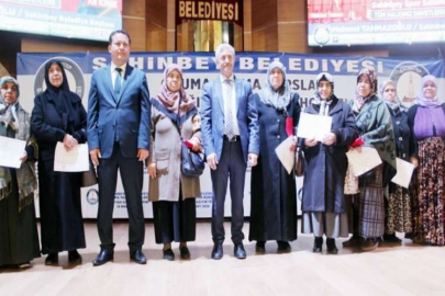 Okuma-yazma öğrenen kadınlar sertifikalarını aldı