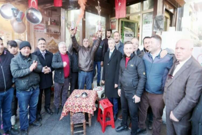 ESNAFTAN BAŞKAN TAHMAZOĞLU'NA SEVGİ SELİ