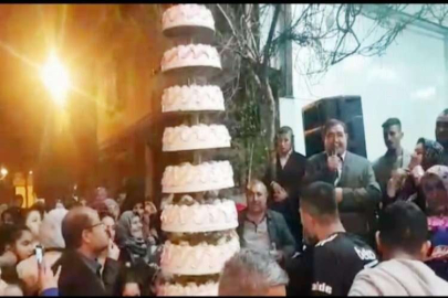 Seçim zaferini 9 katlı pasta ile kutladı