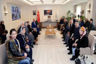 Başkan Şahin, vatandaşın tebriklerini kabul ediyor