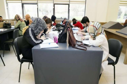 Gençlik Kütüphanesi'ne binlerce öğrenci kayıt yaptırdı
