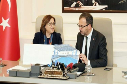 BAKAN KASAPOĞLU, BAŞKAN ŞAHİN'İ TEBRİK ETTİ