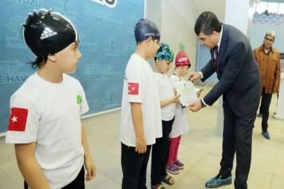 23 NİSAN MİNİK KULAÇLAR YÜZME ŞENLİĞİNE BÜYÜK İLGİ