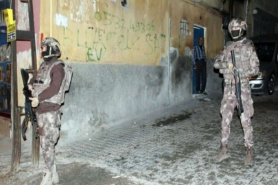 Uyuşturucu tacirlerine operasyon: 8 gözaltı