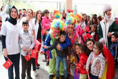 HKÜ’lü öğrencilerden çocuklara 23 Nisan bayramı