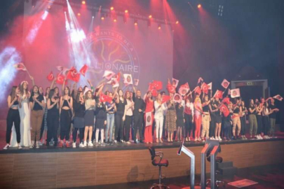 Millionaire müzikali ayakta alkışlandı