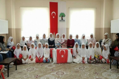 Şehitkamilli çocuklar 15 Temmuz şehitlerini andı