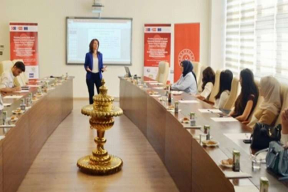 Mülteci de Ebeveyndir AB projesi eğitmenlerle buluştu