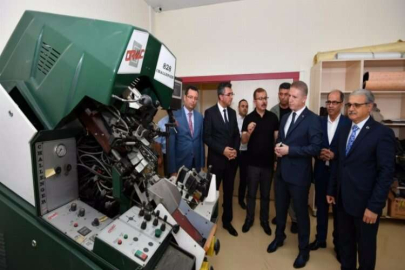 Vali Gül, Ayakkabı Test Laboratuvarı’nı gezdi