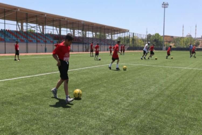 BÜYÜKŞEHİR'İN YAZ OKULLARINA 10 BİN 700 SPORCU ADAYI KATILDI