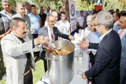 Eğitim-Bir-Sen’den bin kişiye aşure