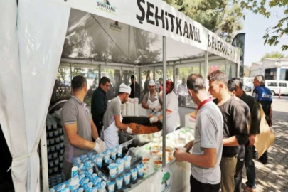 Şehitkamil’den esnafa pilav ikramı