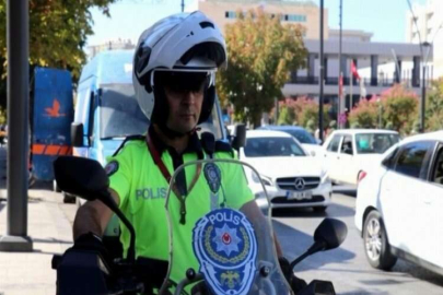 Gündüz polis, gece ressam