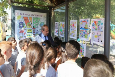 Otobüs durağında matematik dersi