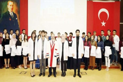 Beyaz önlük giydiler