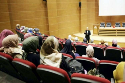 PROF. DR. AKBAŞ ÖĞRENCİLERLE SÖYLEŞİ