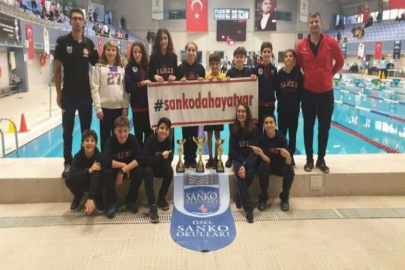 SANKOLU YÜZÜCÜLER KURTULUŞ KUPASI İÇİN KULAÇ ATTI