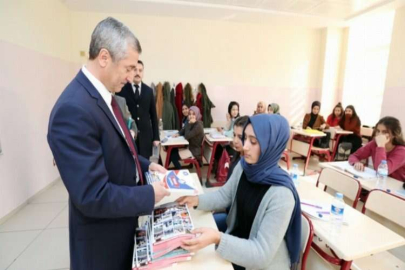ŞAHİNBEY BELEDİYESİ’NDEN ÖĞRENCİLERE KAYNAK KİTAP DESTEĞİ