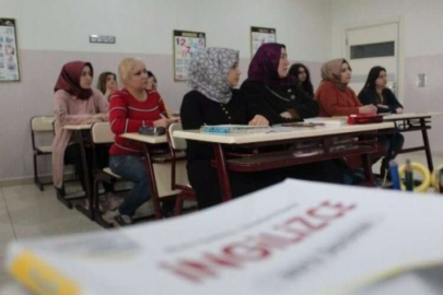 Ev hanımları İngilizce öğreniyor