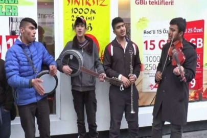 İnsanları eğlendirerek para kazanıyorlar