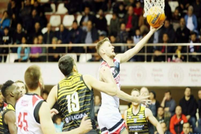 Basketçiler farklı yenildi