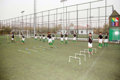 SPORCU PERFORMANS KAMPI DOLU DOLU GEÇİYOR