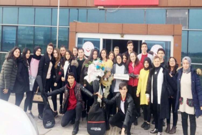 ÖĞRETMEN VE ÖĞRENCİLERDEN YAŞLILARA ZİYARET