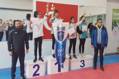 SANKO OKULLARI ESKRİMDE TÜRKİYE FİNALLERİNE KATILACAK