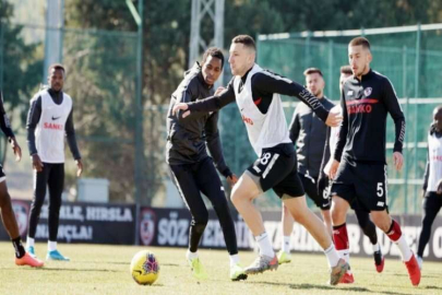 İZMİR’E GİTTİLER