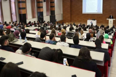 HKÜ’de “Meslekte Görgü ve Nezaket Kuralları” semineri