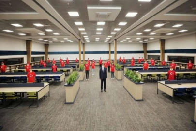 FADILOĞLU, İSTİKLAL MARŞI’NI ÇOCUKLAR İÇİN OKUDU