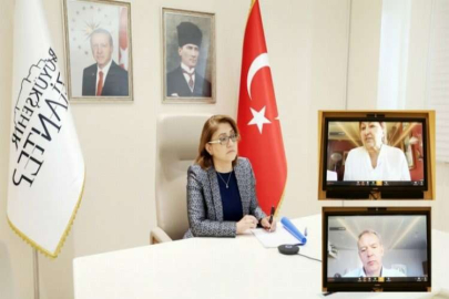 ŞAHİN, MASKE SIKINTISI YAŞAYAN AVRUPA’YA DERS NİTELİĞİNDE BİLGİLER VERDİ