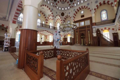 ŞAHİNBEY BELEDİYESİ CAMİLERİ DEZENFEKTE EDEREK İBADETE HAZIRLIYOR